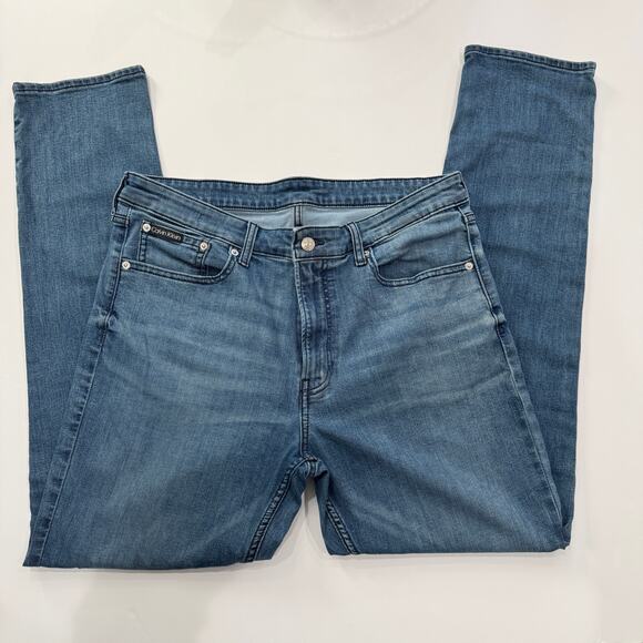 Calvin Klein Slim Straight Fit Jeans | 36x32 | Light Wash - Picture 3 of 6